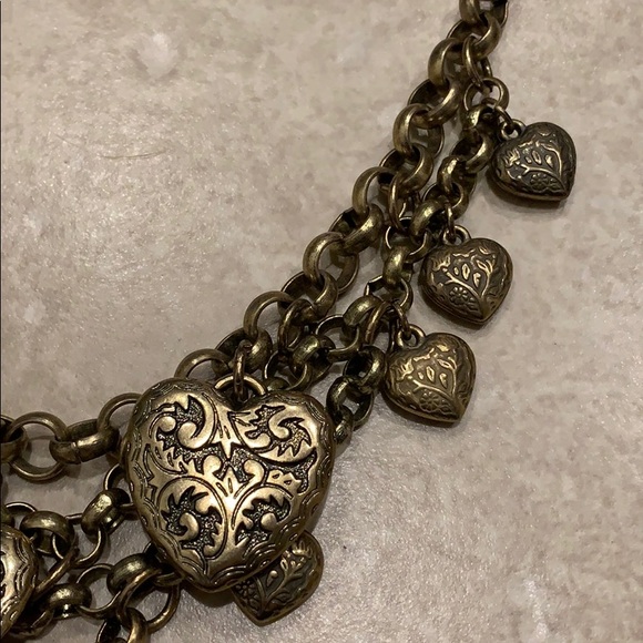 Gold heart statement necklace - Picture 3 of 4